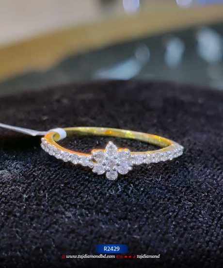Beautiful Gold and Diamond Wedding Ring For Woman